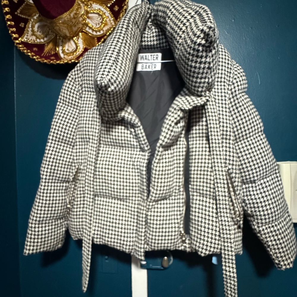 Walter Baker Black and White Puffer Jacket w/ funnel neck collar. - Picture 6 of 8